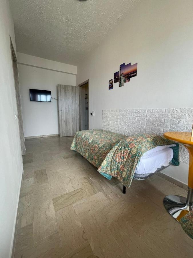 La Finestra Sul Mare B&B Crotone Exterior photo